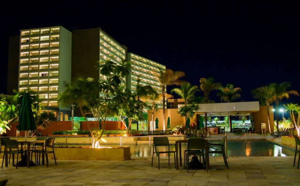 Fachada do Hot Beach Suites